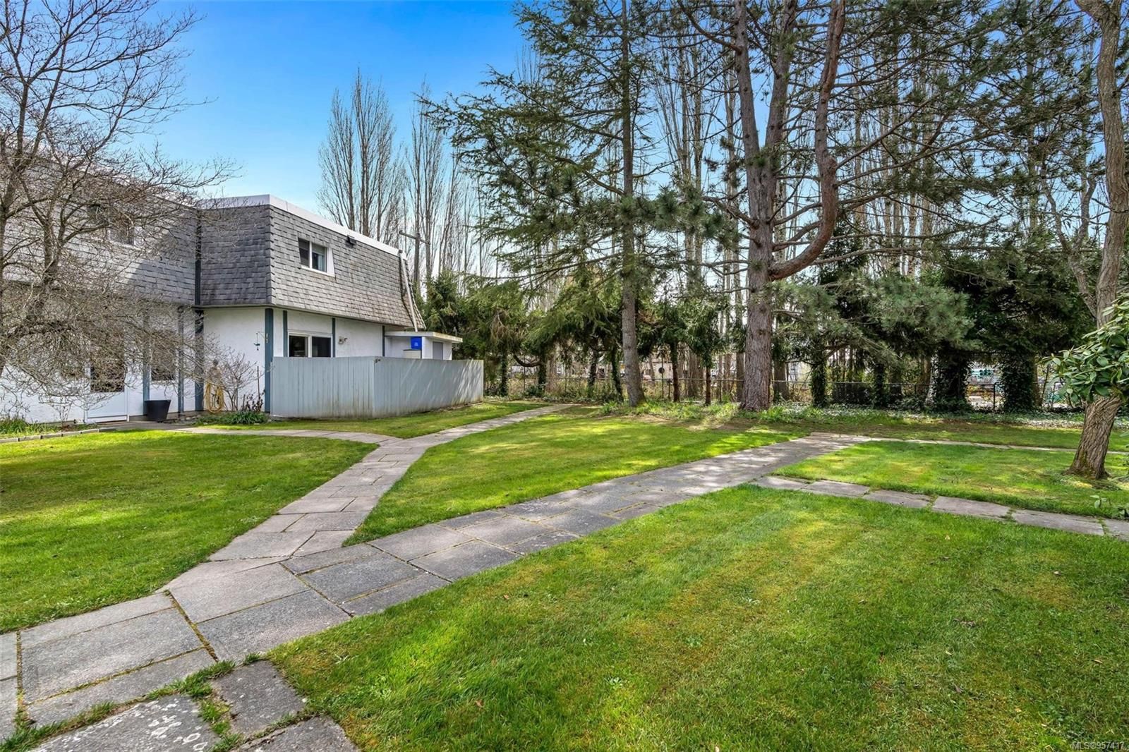 New property listed in SE Lake Hill, Saanich East